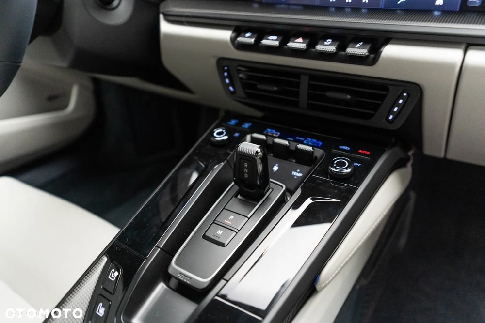 Porsche 911 Carrera 4 GTS - 20