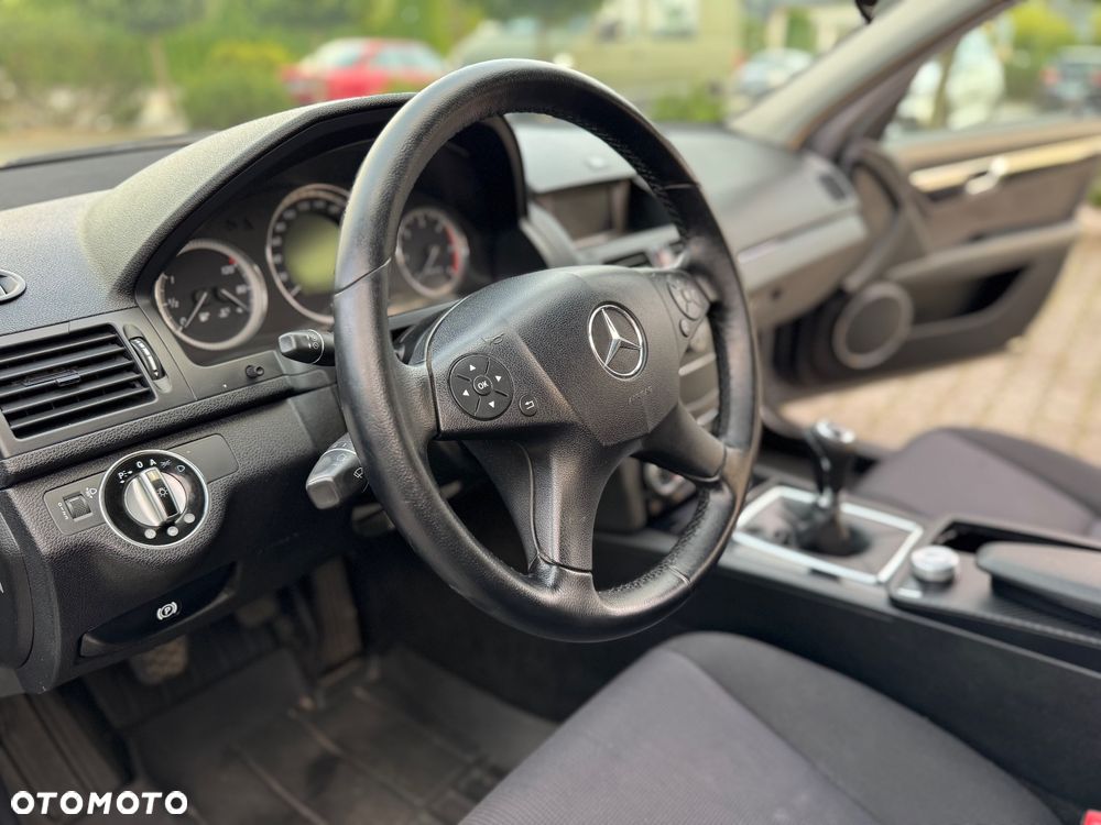 Mercedes-Benz Klasa C 200 CDI Elegance - 32
