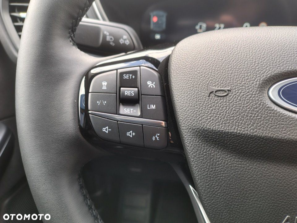 Ford Kuga - 12