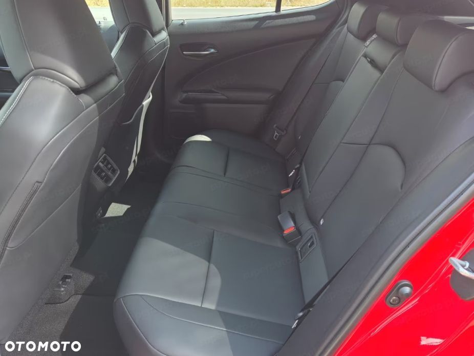 Lexus UX - 12