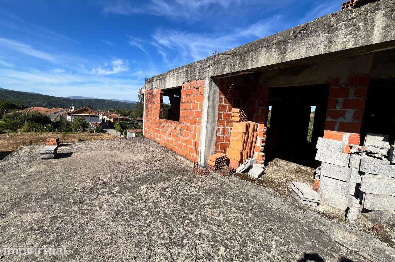 Moradia para reconstrução em Terreno Exclusivo com lindas vistas. - Grande imagem: 3/22