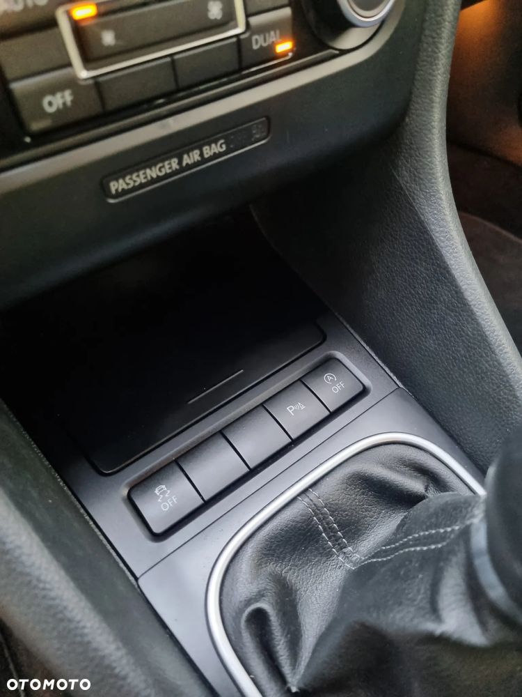 Volkswagen Golf 1.6 TDI DPF BlueMotion Technology Style - 26