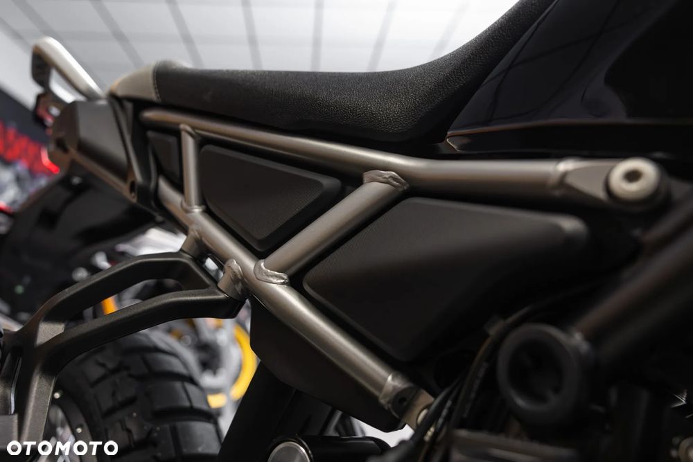 CFMoto MT - 10