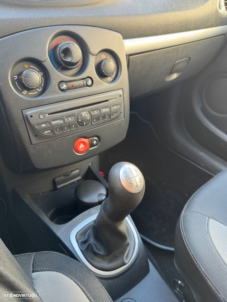 Renault Clio - 12