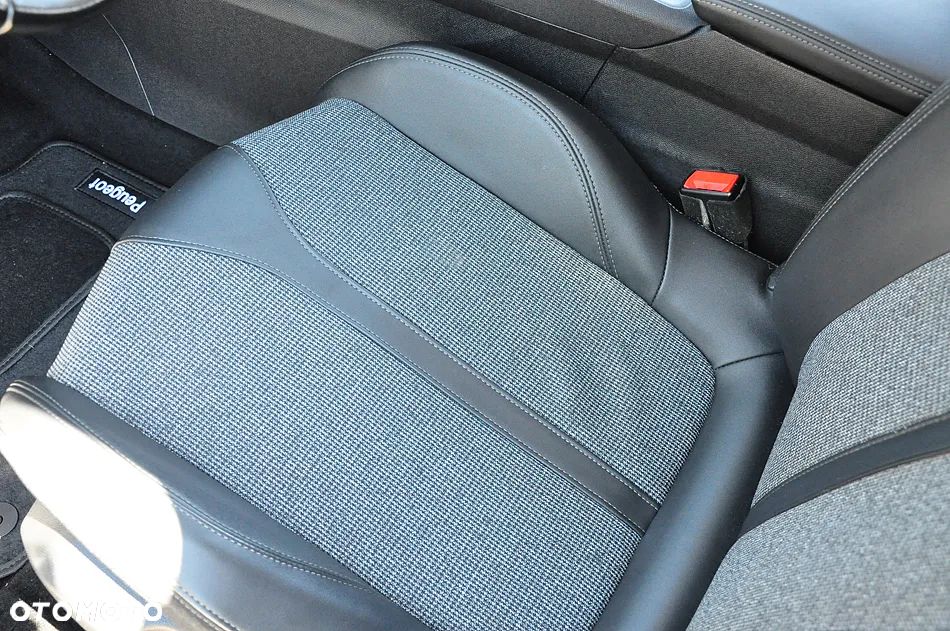 Peugeot 3008 BlueHDi 130 Stop & Start Allure Business-Paket - 20