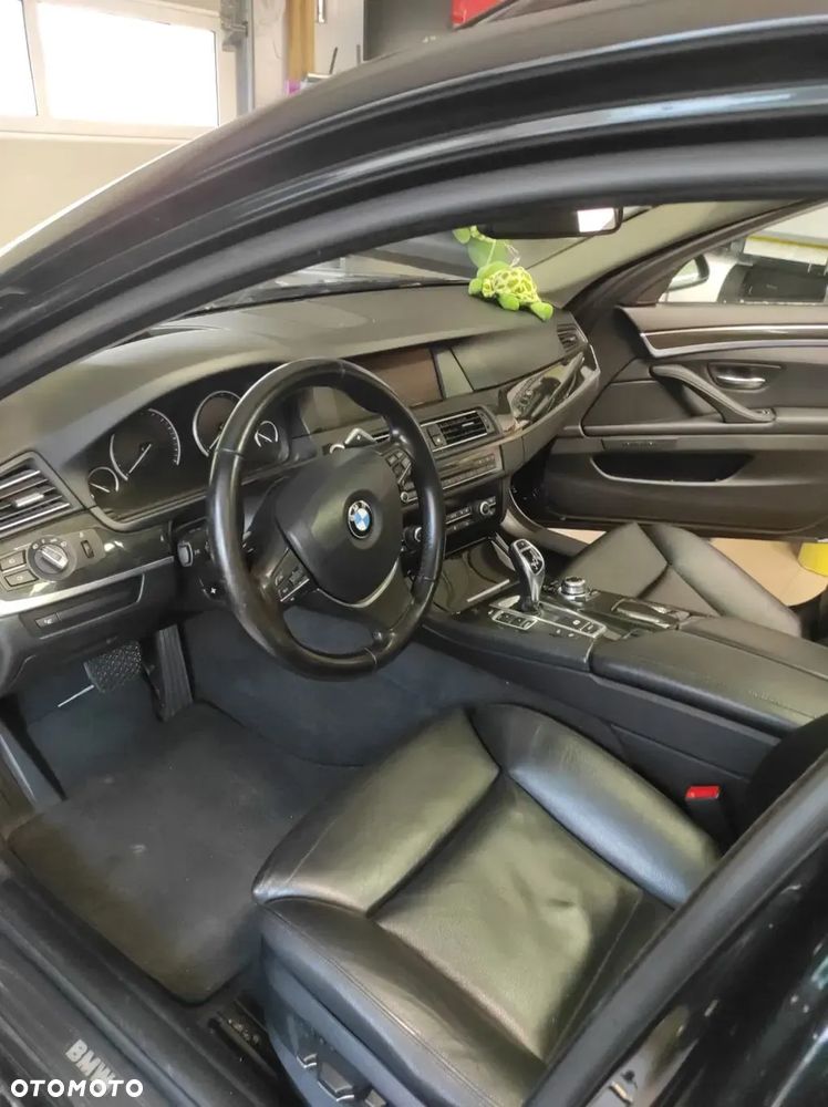 BMW Seria 5 525d Touring - 4
