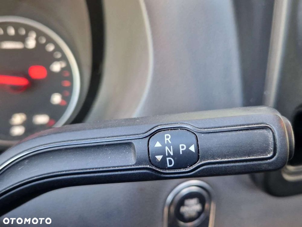 Mercedes-Benz Sprinter 910 - 13