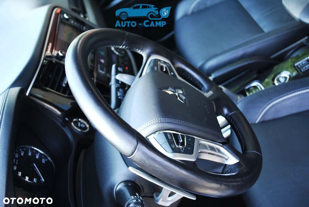 Mitsubishi Outlander Instyle NAVI + - 34