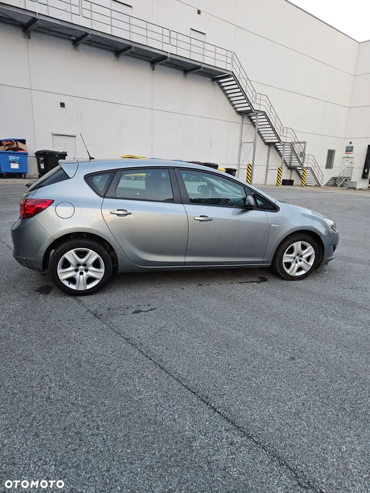 Opel Astra 2012