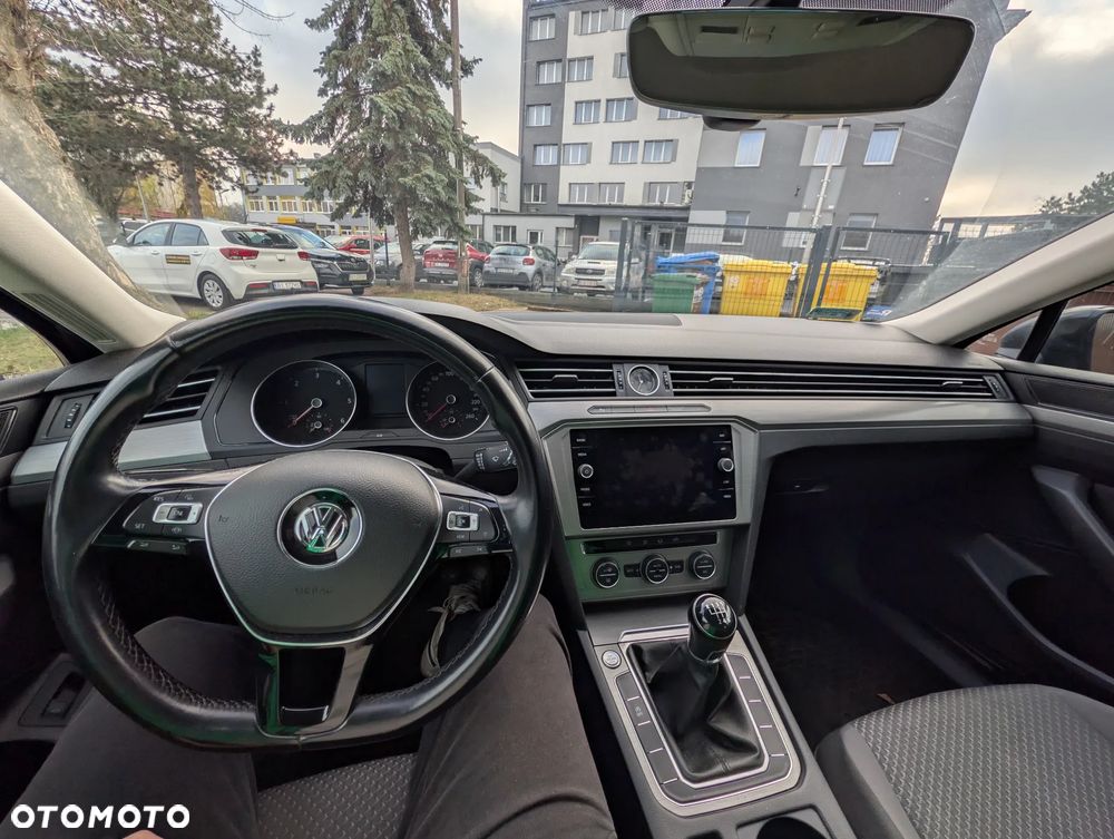 Volkswagen Passat 2.0 TDI SCR Trendline - 4
