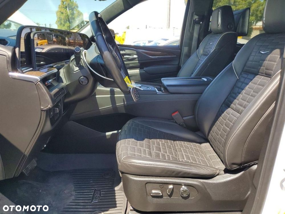 Cadillac Escalade - 7