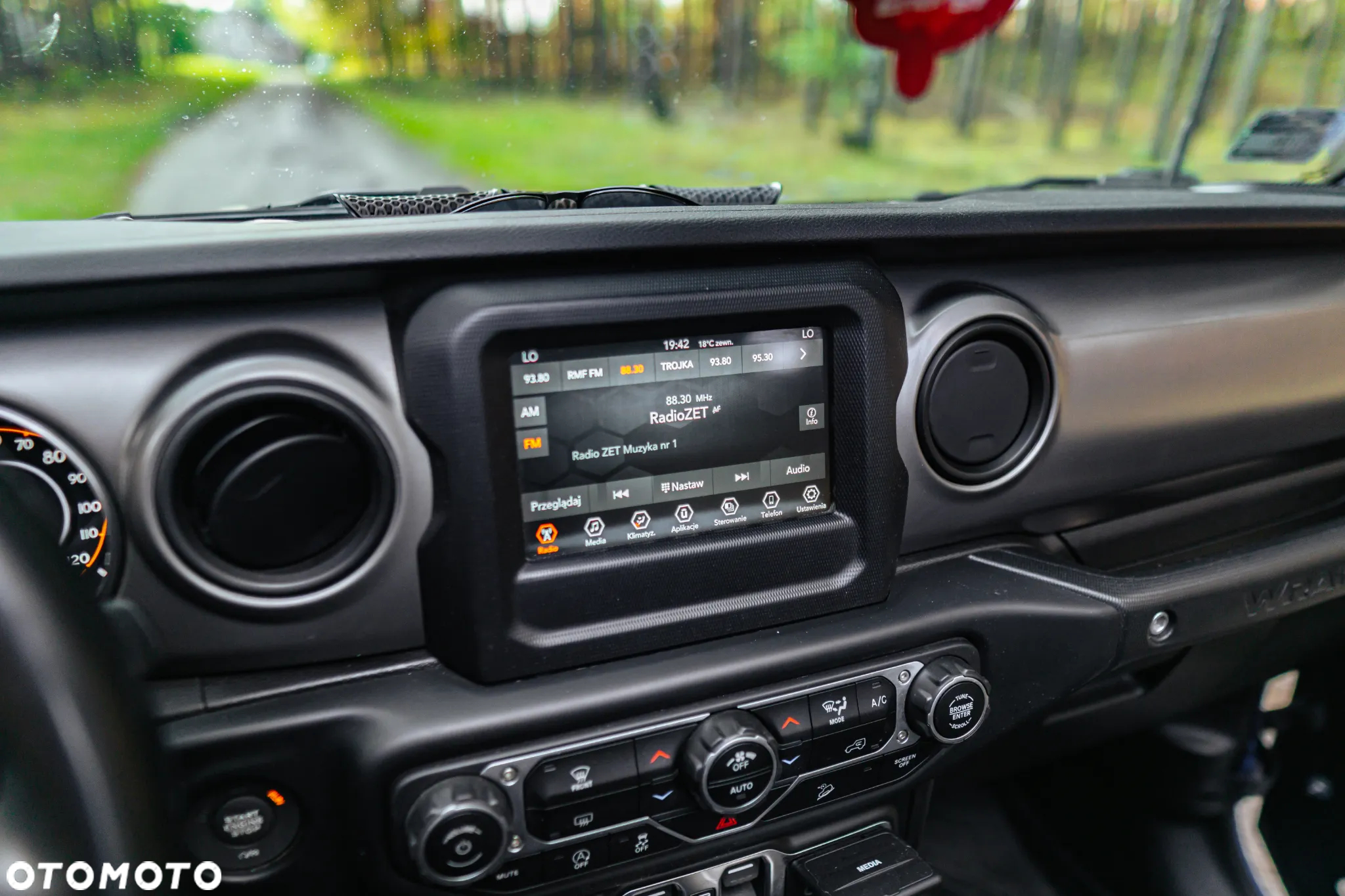 Jeep Wrangler - 24