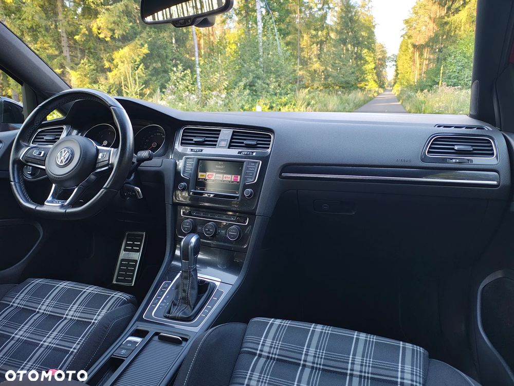 Volkswagen Golf - 24