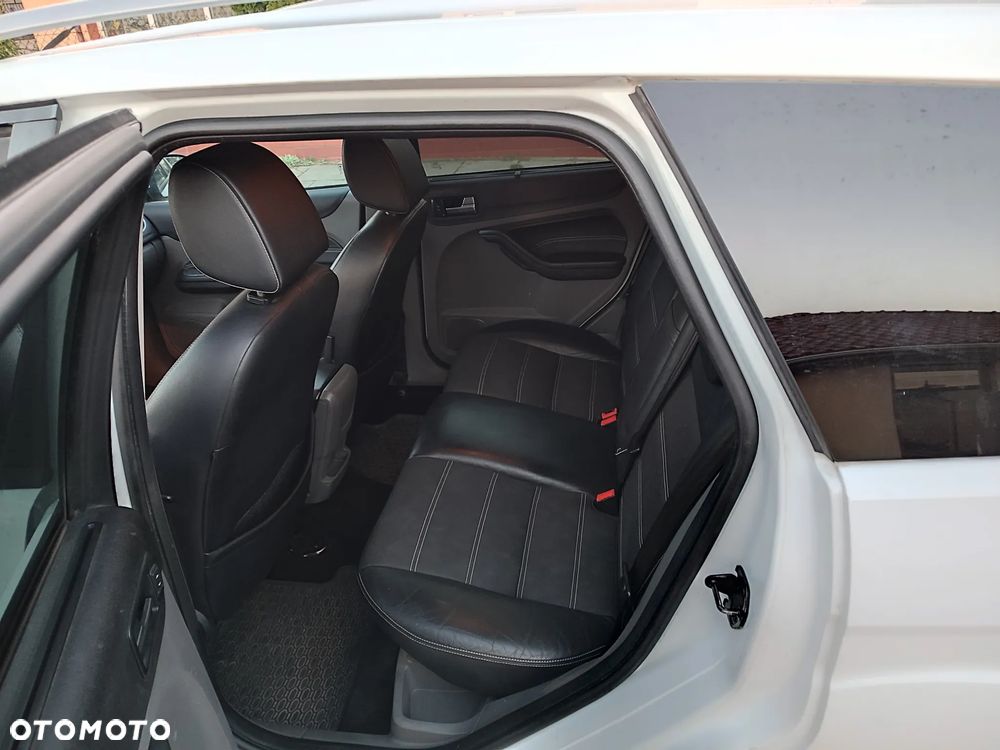 Ford Focus 2010 photo 4