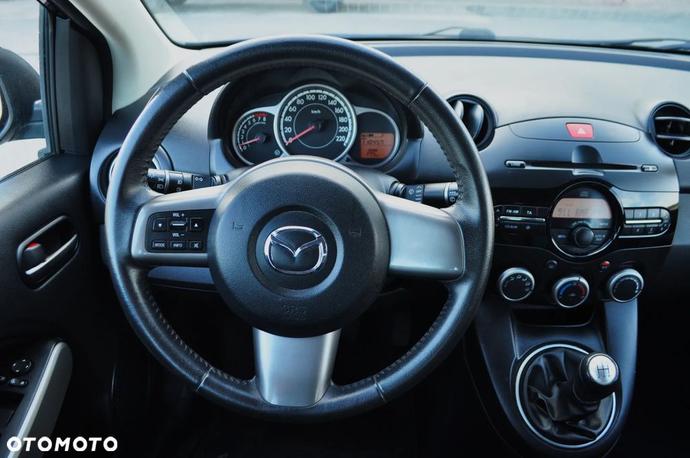 Mazda 2 1.3 Exclusive - 12