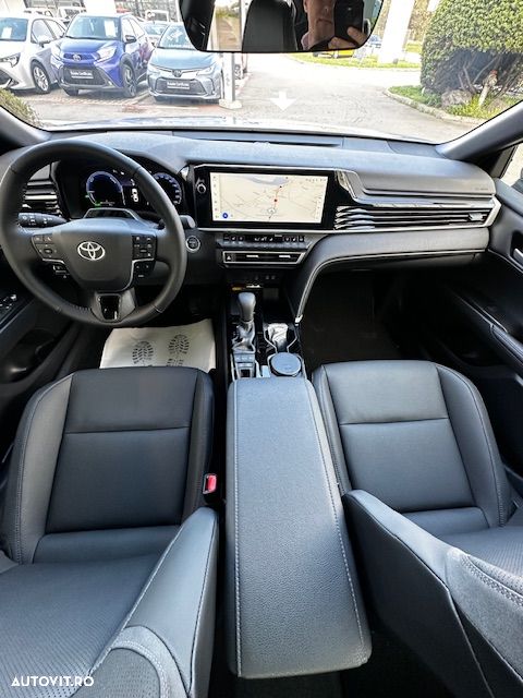 Toyota Camry Executive - 13