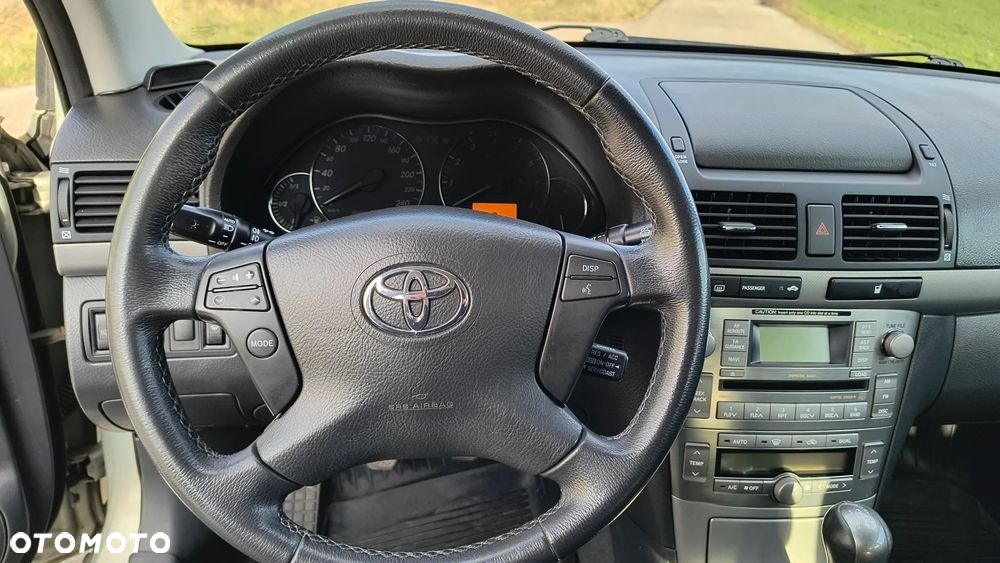 Toyota Avensis - 18