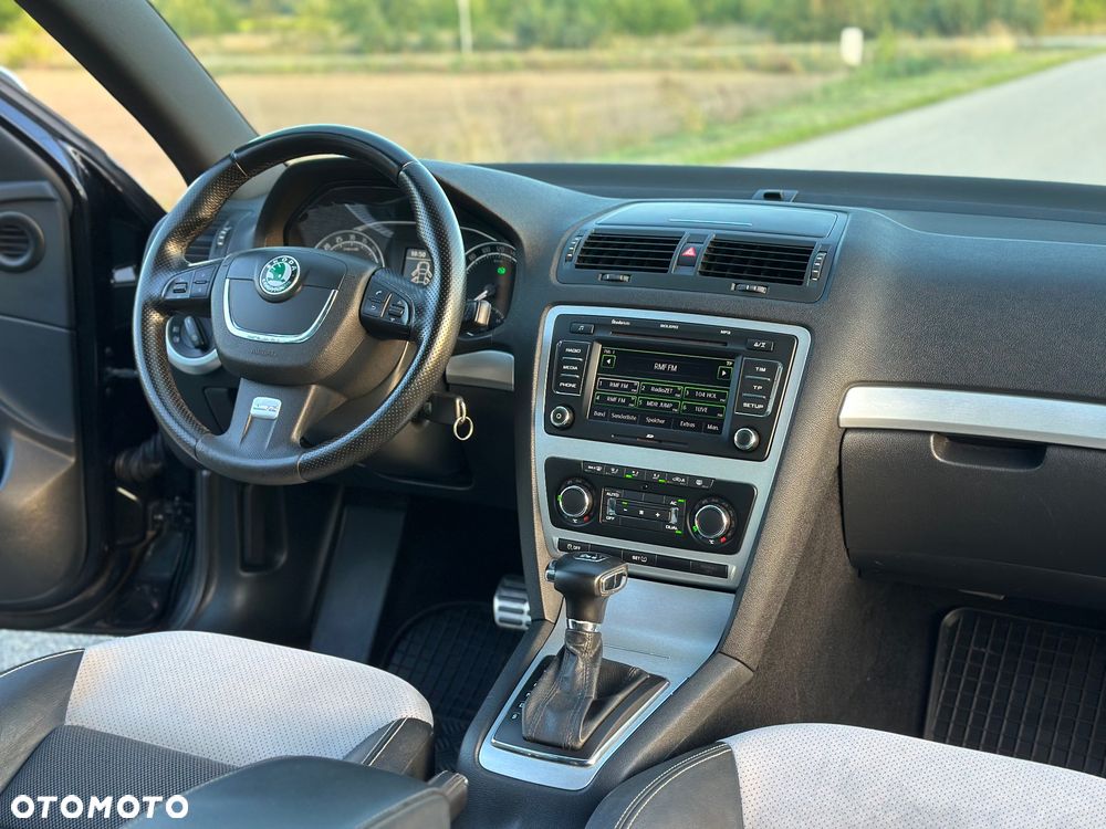 Skoda Octavia 2.0 TDI CR DPF DSG RS - 24