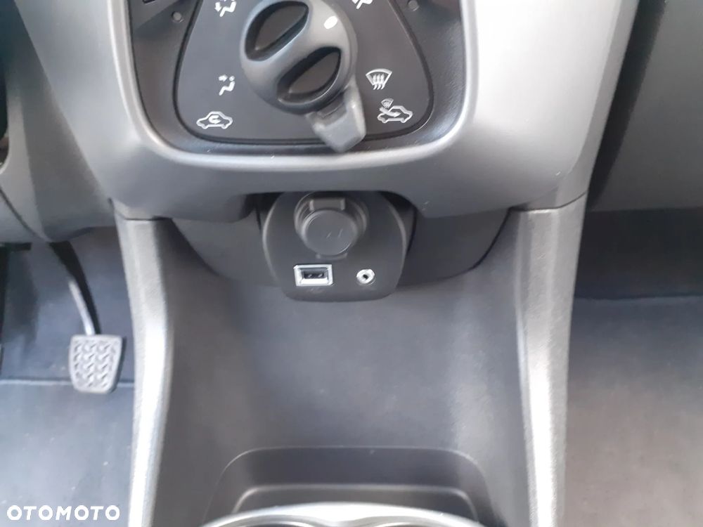 Toyota Aygo x-play connect - 18
