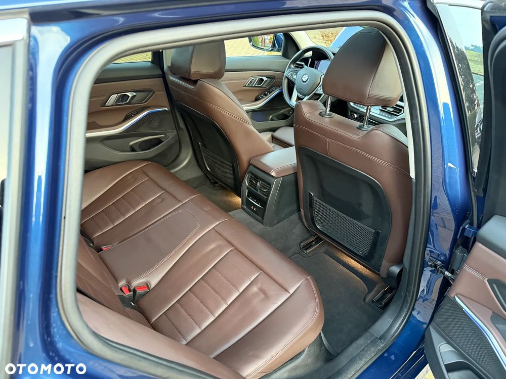BMW Seria 3 320d xDrive Luxury Line sport - 29