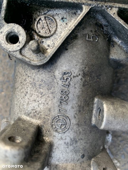 PODSTAWA FILTRA OLEJU 7788453 BMW E60 530d 525d - 3