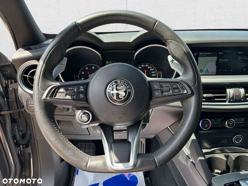 Alfa Romeo Stelvio - 16