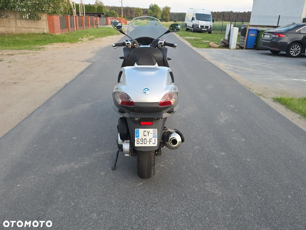 Piaggio MP-3 - 7