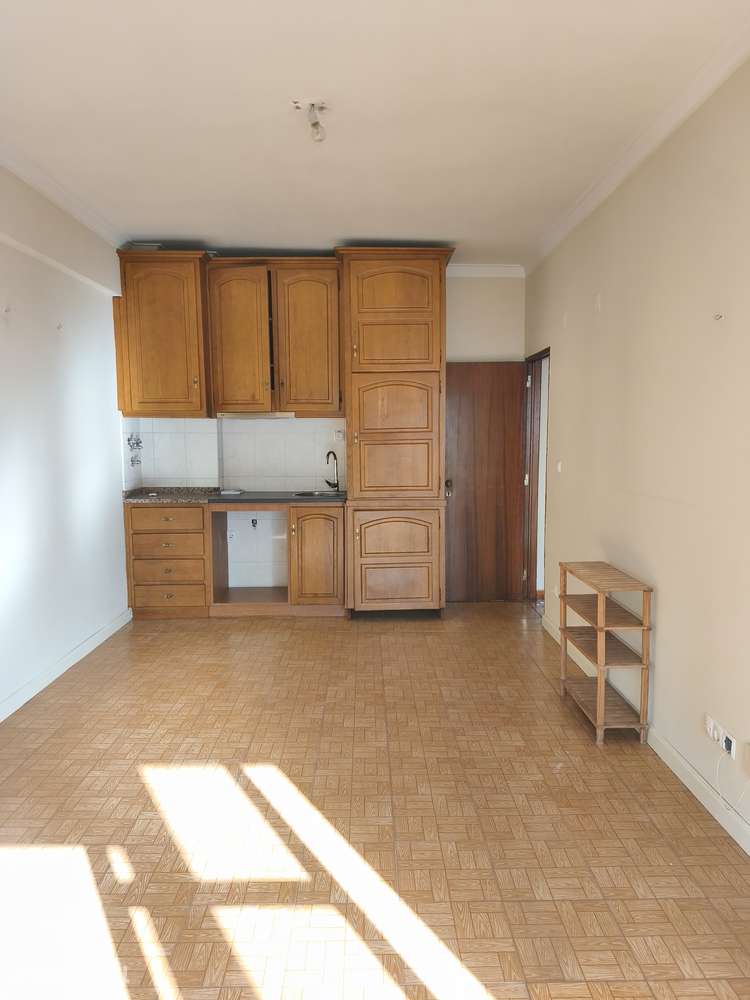 T1 Lisboa - Av. Almirante Reis, Bem Conservado, Junto ao Metro Arroios - Grande imagem: 2/18