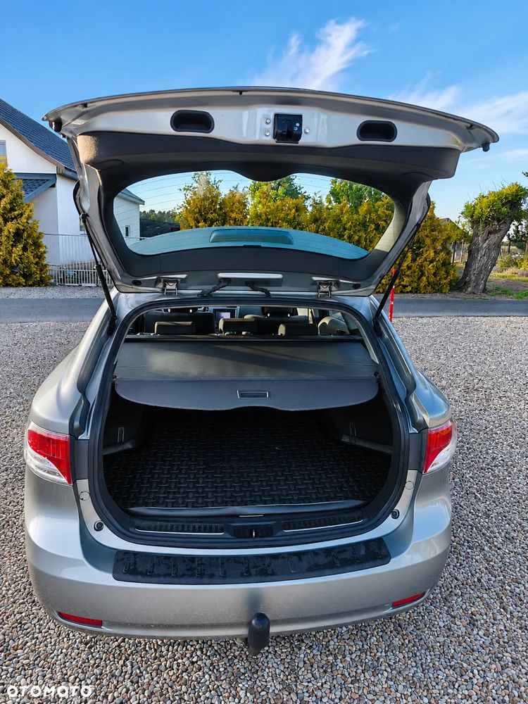 Toyota Avensis 1.8 Sol plus NAVI - 9