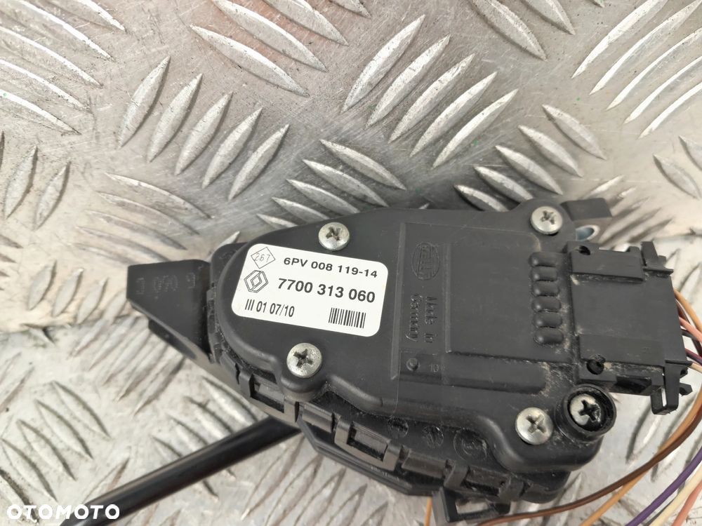 Potencjometr gazu RENAULT Trafic II Master Vivaro 01-14r. 7700313060 - 2