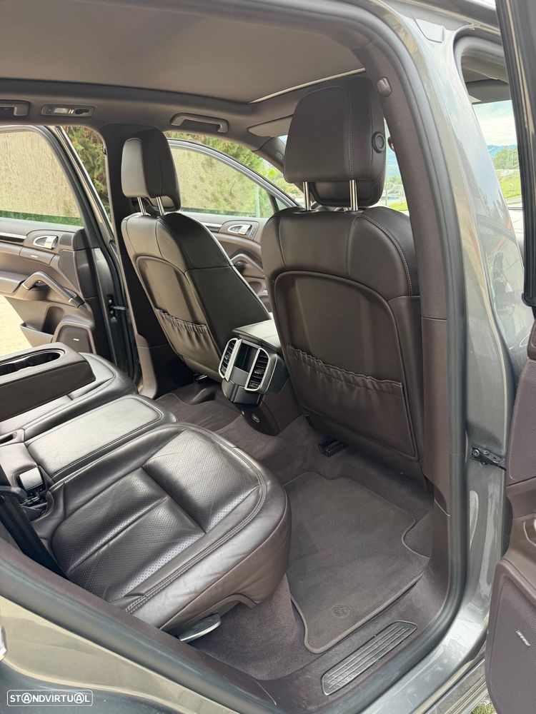 Porsche Cayenne S - 27