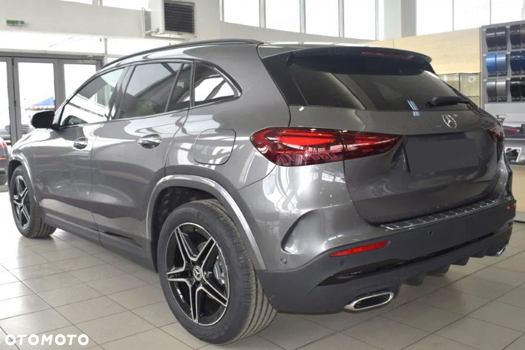 Mercedes-Benz GLA 200 AMG Line - 4