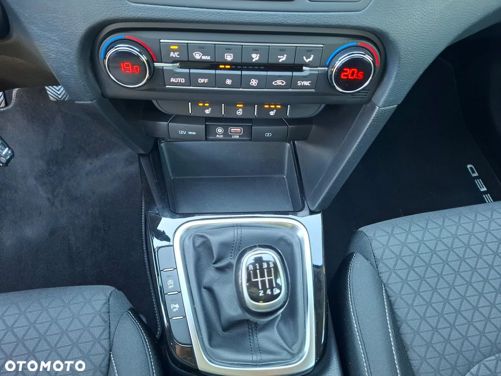 Kia Ceed 1.4 T-GDI OPF Vision - 30