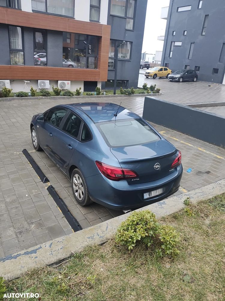 Opel Astra - 2