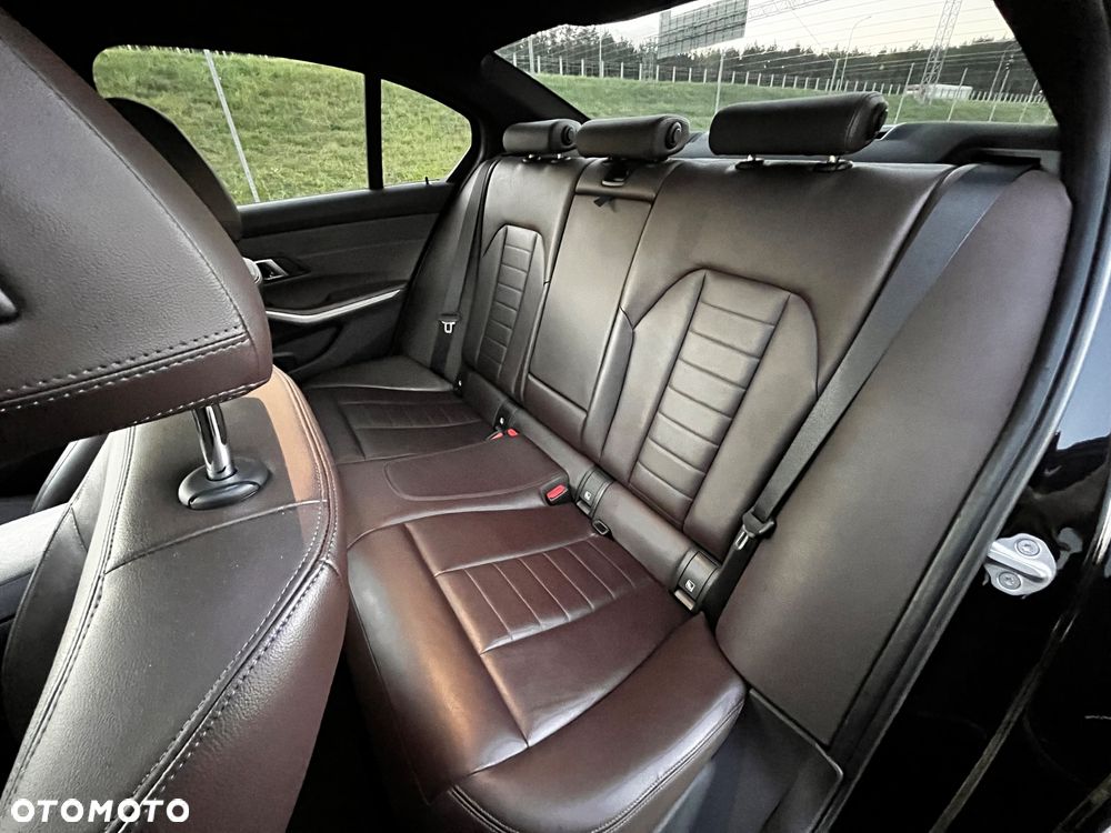 BMW Seria 3 318d Advantage - 24