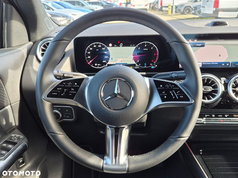 Mercedes-Benz GLA - 24