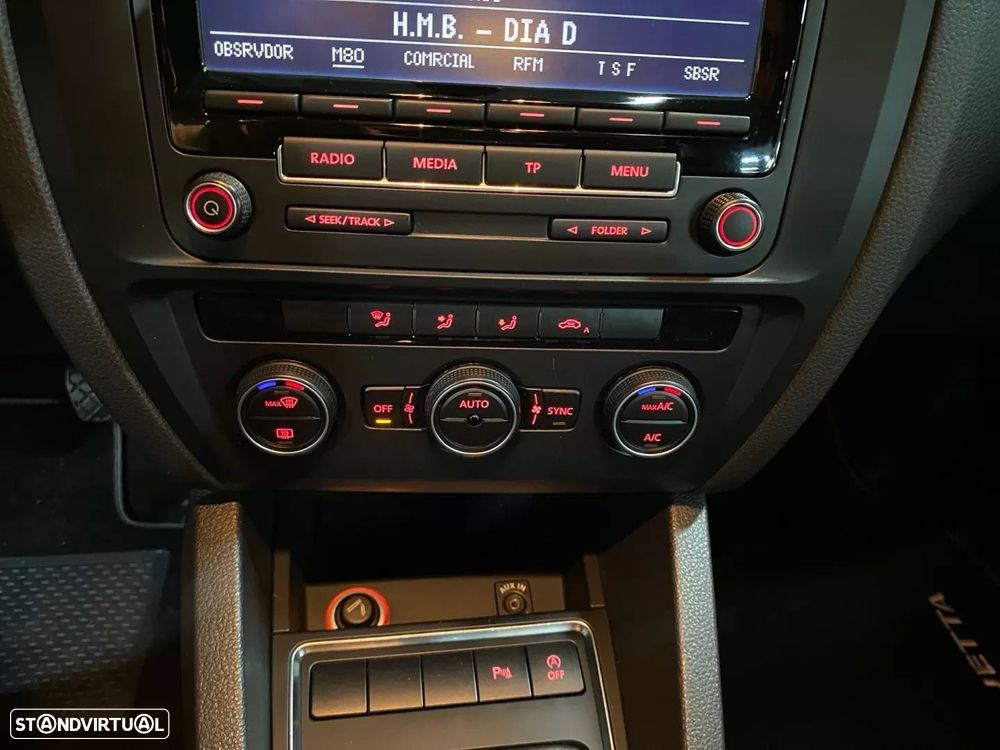 VW Jetta 2.0 TDI Confortline - 13