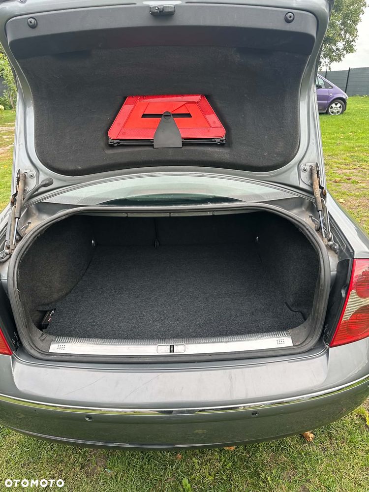 Volkswagen Passat 1.9 TDI Comfortline - 11