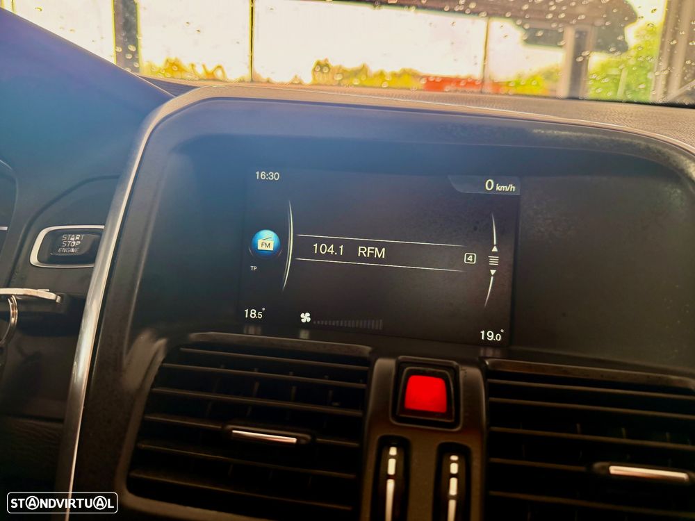 Volvo XC 60 2.0 D4 Momentum - 19