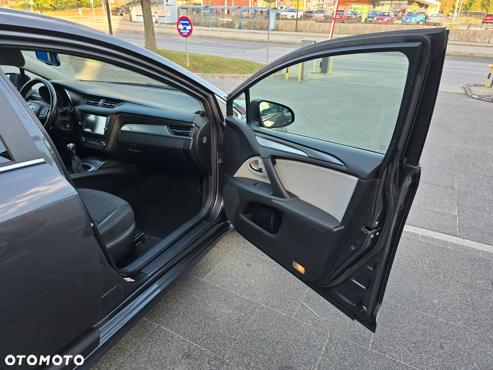 Toyota Avensis 2.0 D-4D Premium - 17