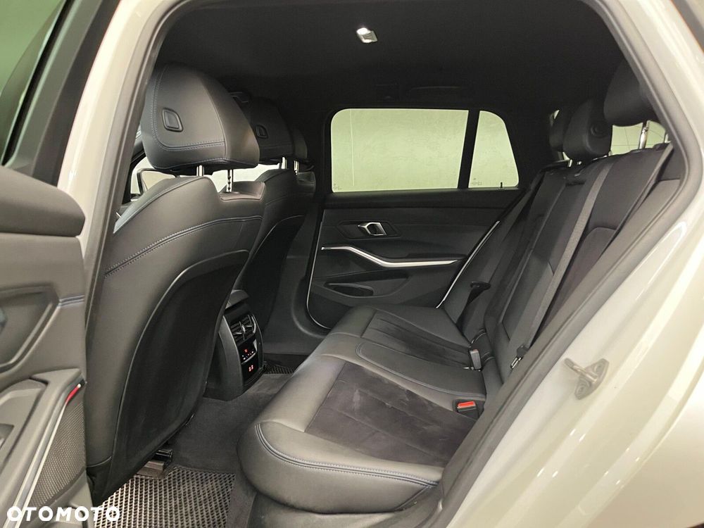 BMW Seria 3 320d xDrive mHEV M Sport - 33