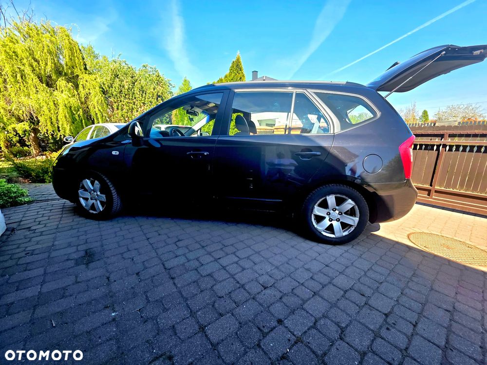Kia Carens - 12