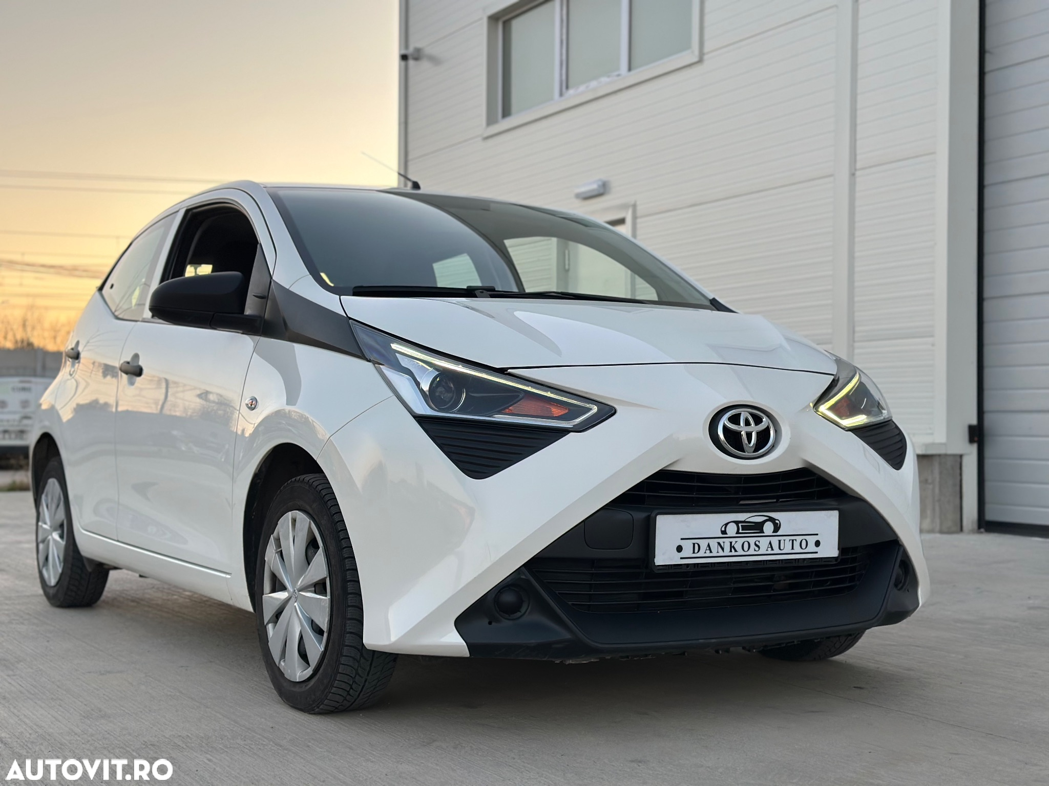 Toyota Aygo 1.0 VVY-I 5 usi X-cite - 10