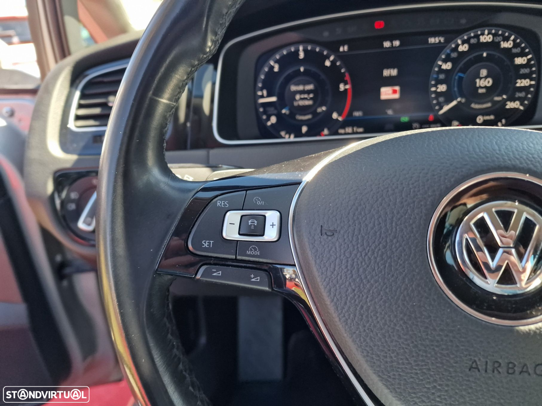 VW Golf 2.0 TDI Highline DSG - 21