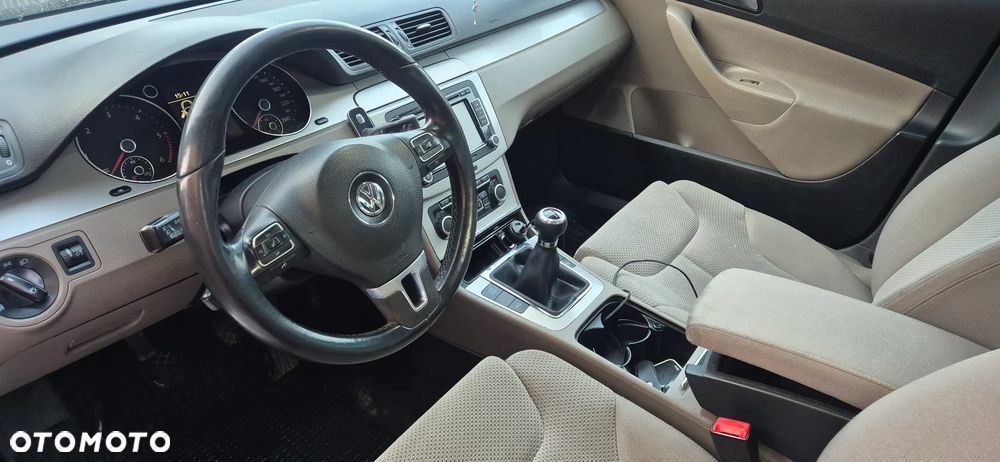 Volkswagen Passat 2.0 TDI Comfortline - 10