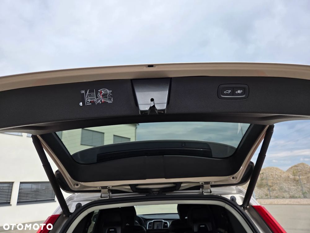 Volvo XC 90 B5 D AWD Plus Bright - 13