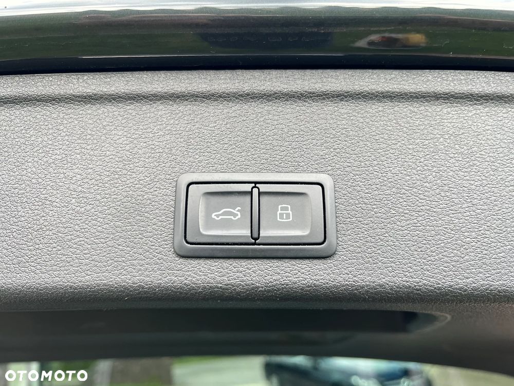 Audi A4 Avant 2.0 TDI DPF clean diesel quattro S tronic Ambiente - 33