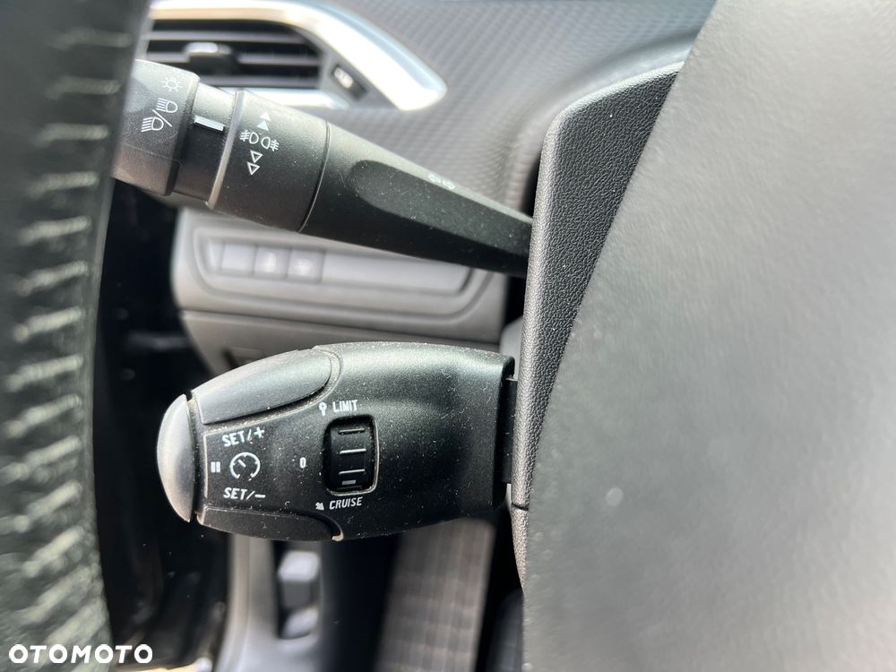 Peugeot 2008 e-HDi FAP 92 STOP & START Active - 25