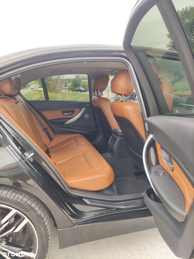 BMW Seria 3 320i Sport Line - 12