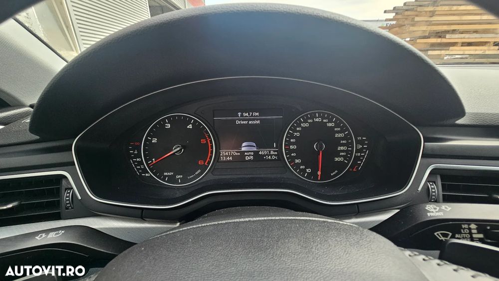 Audi A4 2.0 TDI S tronic - 5